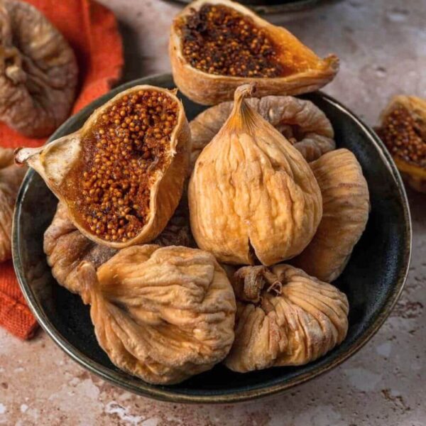 Brazilian dried figs displayed whole and sliced for confectionery and bakery manufacturing