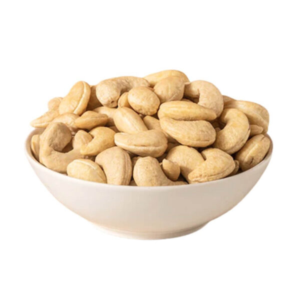 Premium Brazilian cashew kernels displayed in a bowl for export, confectionery, bakery, and snack applications